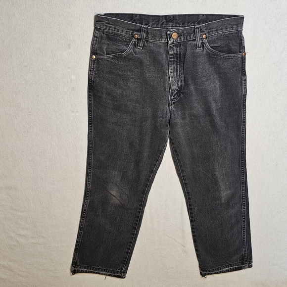Wrangler Mens 34x30. Black Straight Leg Jeans. With The Hem Undone. - Picture 1 of 5